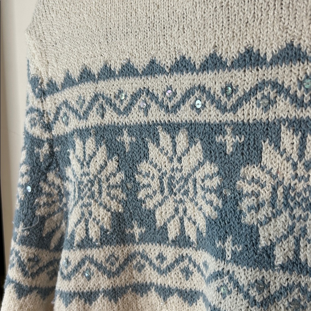 Woman’s Cream and Blue Turtleneck Sweater - Picture 6 of 14